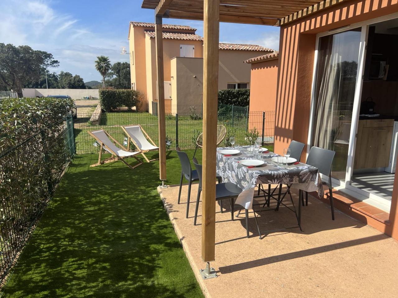 Mini Villa 4-6 Pers. Les Hameaux De Saint Cyprien Lecci Kültér fotó